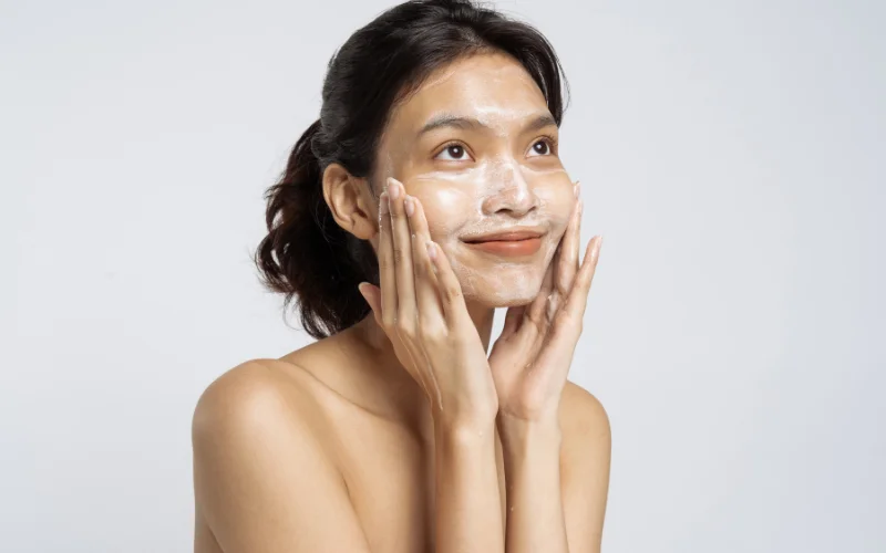 Hướng dẫn rửa mặt sau khi tiêm filler