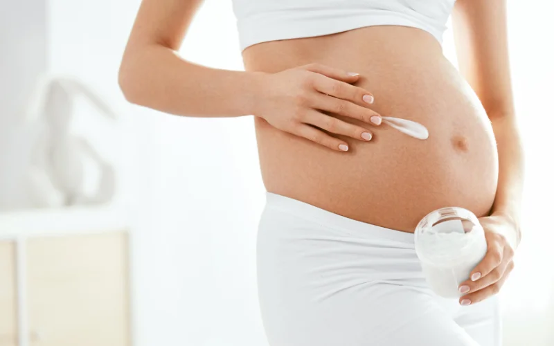 Cách dưỡng trắng da body cho bà bầu - Sử dụng sản phẩm dưỡng trắng da chuyên dụng cho bà bầu