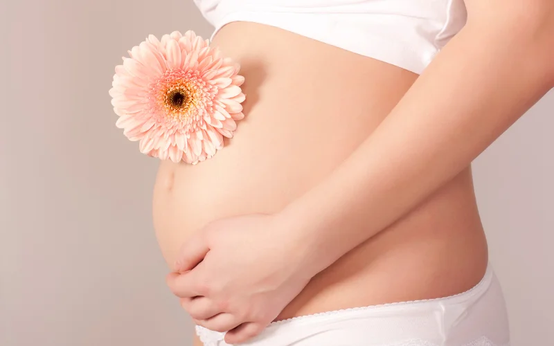 Sử dụng sản phẩm dưỡng trắng da chuyên dụng cho bà bầu - Chăm sóc da từ bên trong